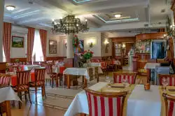 Dining room with entrance view